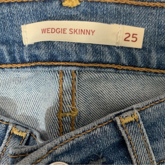 Levis Wedgie Skinny Jeans - Picture 3 of 3